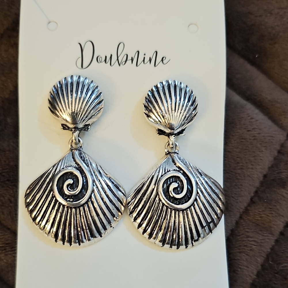 Earrings - Picture 3 of 11